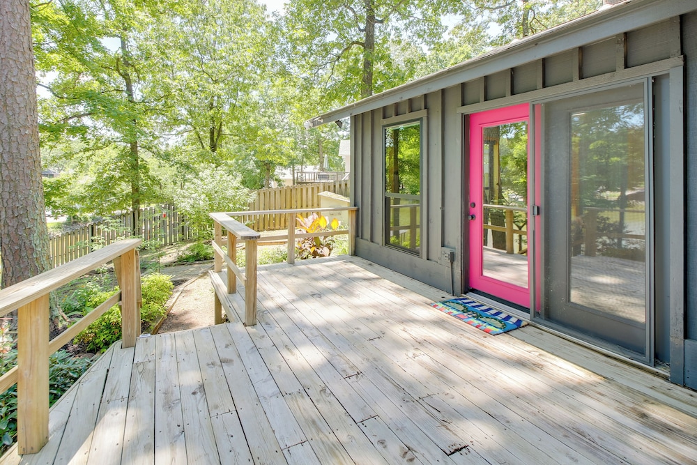 Secluded Lake Hamilton Access: Hot Springs Home