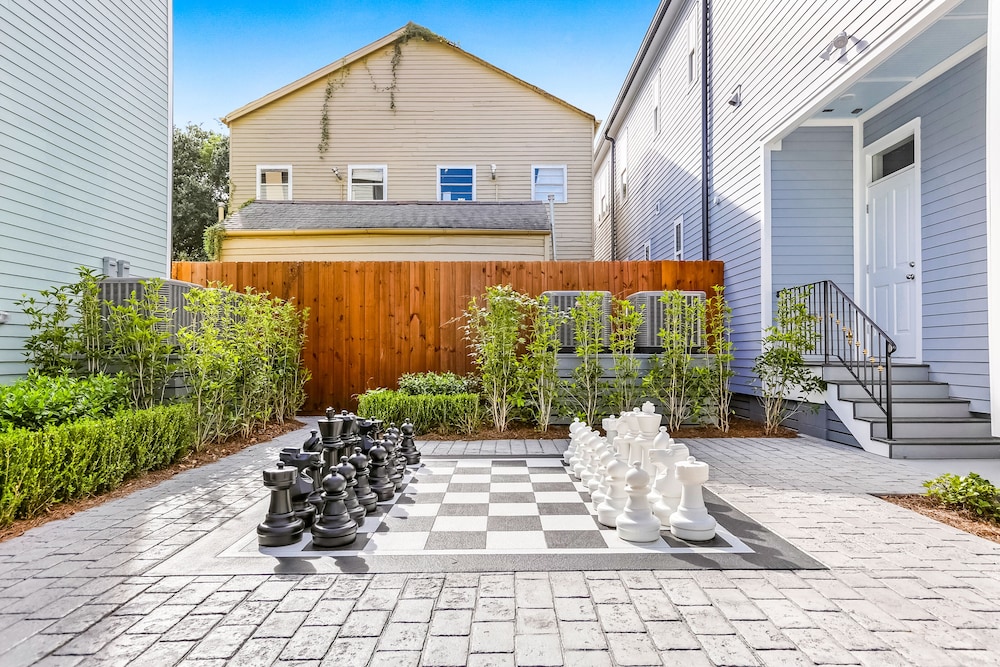 New Orleans Vacations - Stunning 4 5 BRs w Pool by Hosteeva - Property Image 53
