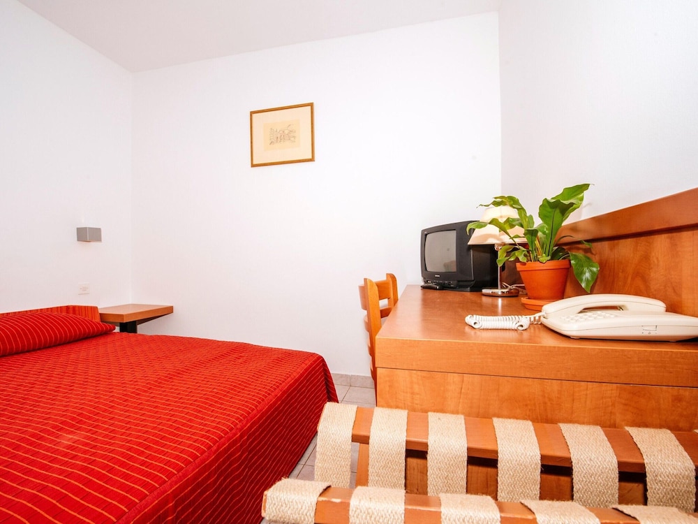 Apartments in Zaton With Pool