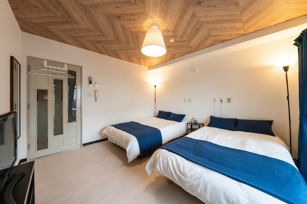Namba West 5 connecting room