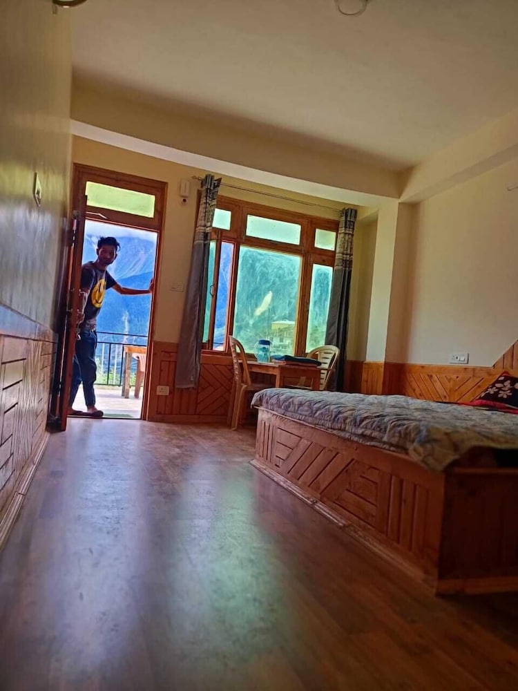 Aarav Chaaras Homestay