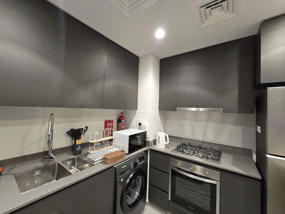 Shiro Elegant Living