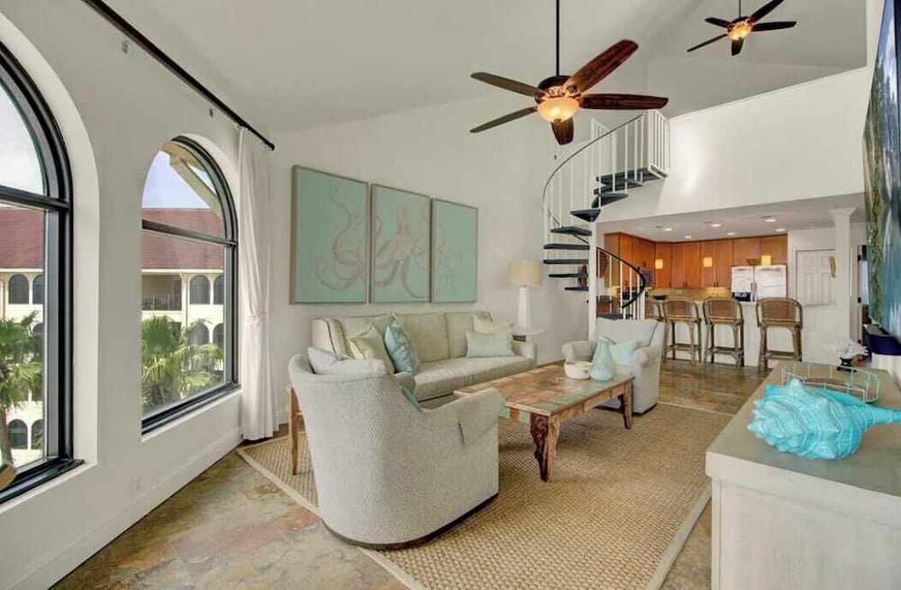 513 Seascape by Avantstay Oceanfront Home w/ Amazing Views & Community Pool Access