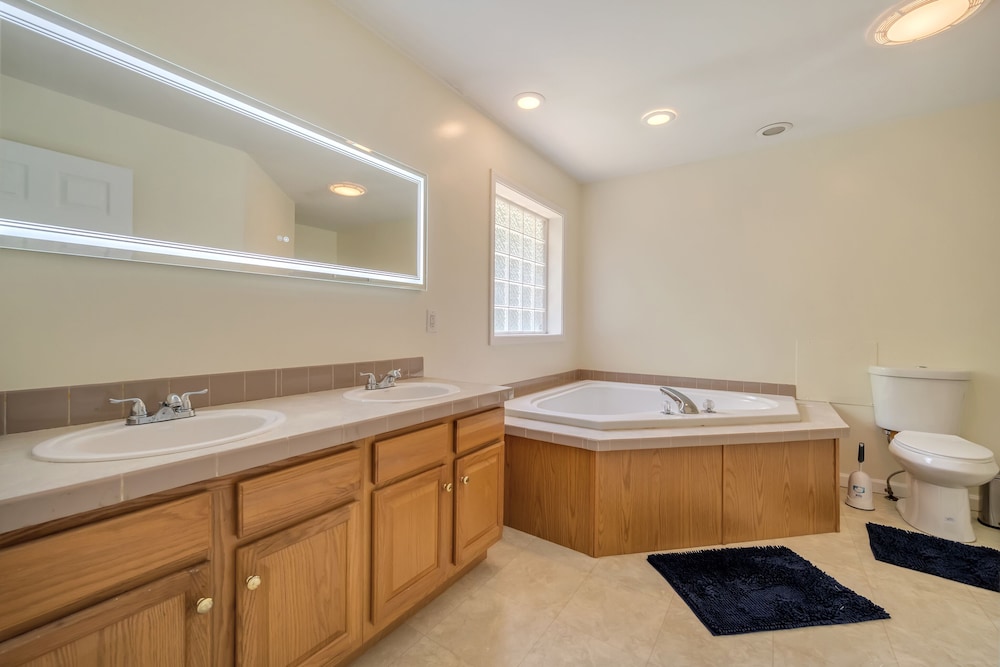 2900sqft villa near ski  snowboarding - Property Image 2