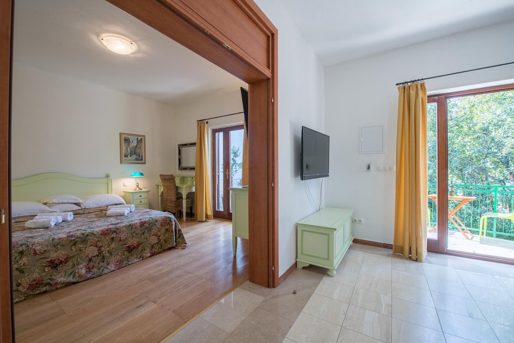 Aparthouse - Villa Napoleon view 3