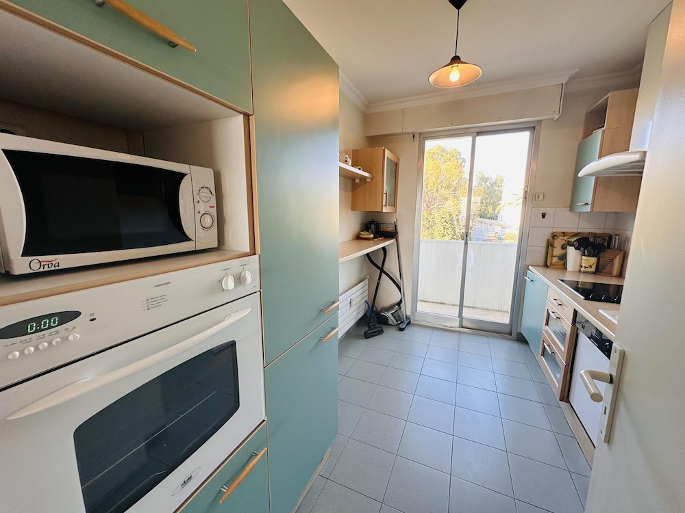 Large Light and Modern 2 Bedroomed Apartment in Cannes With Sea Views Pool and Lovely Terrace - 1503
