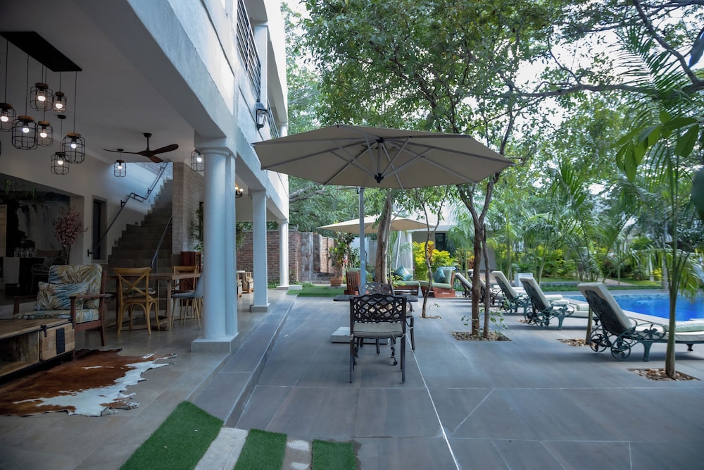 Kasambabezi Lodge