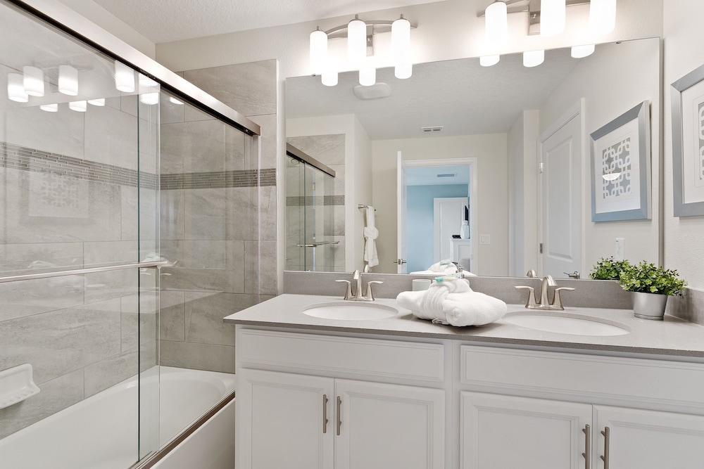 7BR Pool Home Emerald Island by SHV-8409