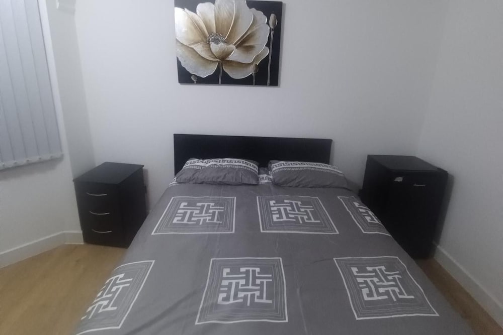Coventry Stay - Sleeps 8, Free Parking & Wifi