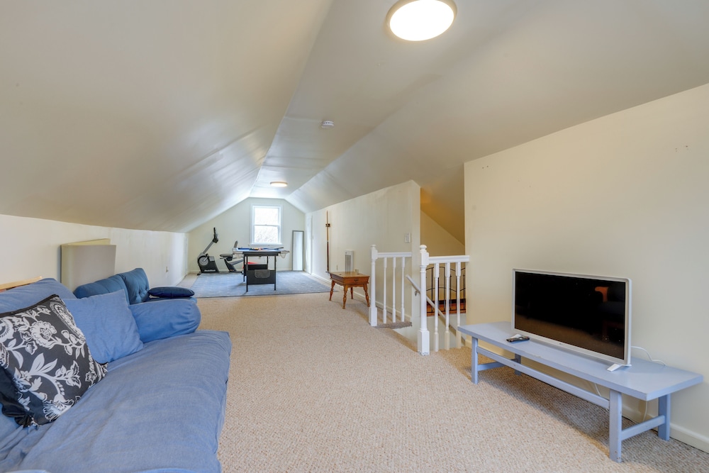 Ski, Golf & Hike: Spacious Dover Retreat!