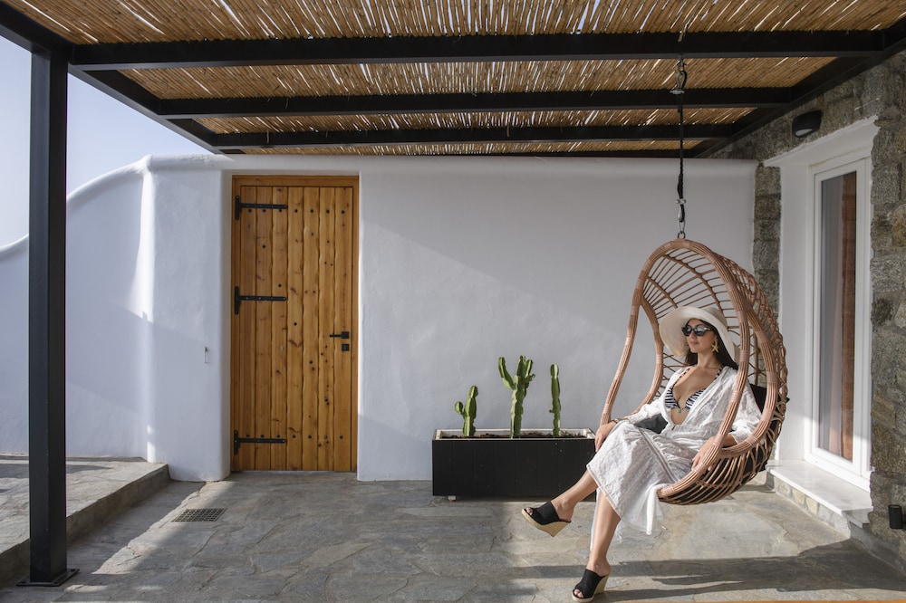 Evi Suites & Villas