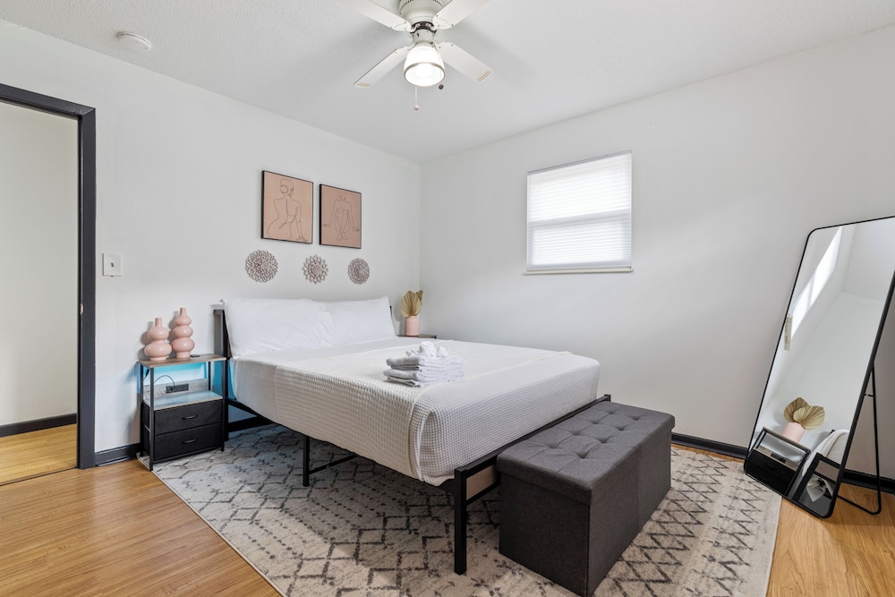 Noir Manor 3BR House