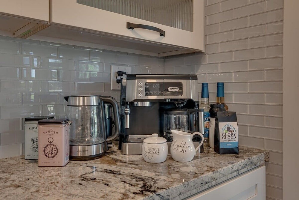 @ Marbella Lane - Eccentric 4BR Modern Ranch Home