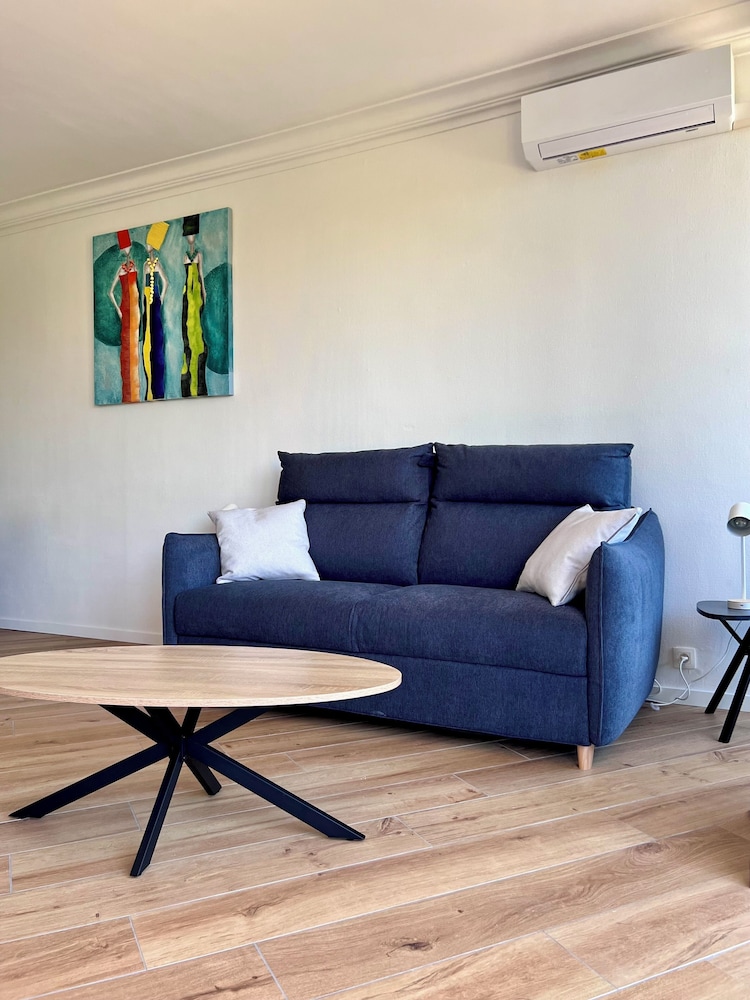 Cozy fully equipped center Liege for 4
