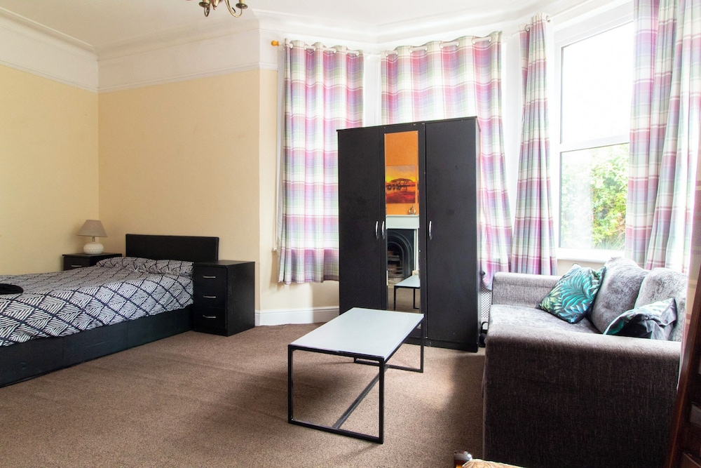 Thornbury Guest House Room 1