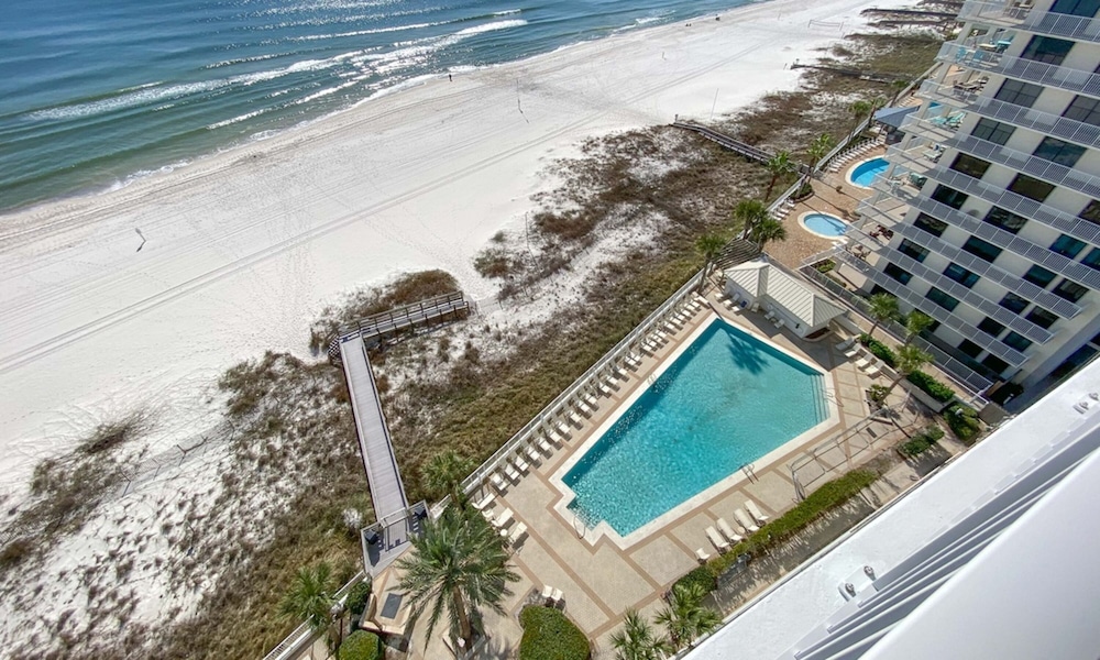 Pelican Pointe by Hosteeva