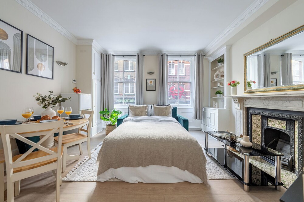 Charming 1BR Near Soho & Theatres