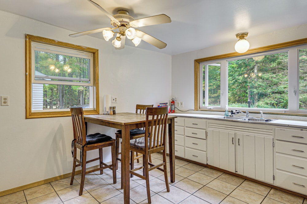 4 Mi to Lake: Secluded Northwoods Getaway