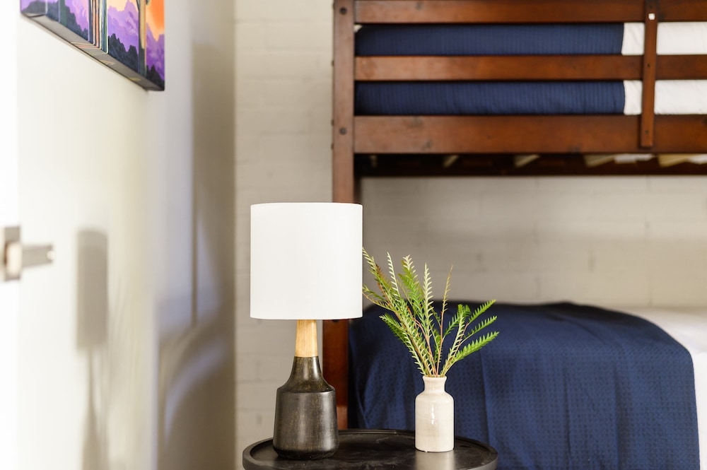 Stellar By Avantstay Modern Artist's Loft in Old Town w/ Patio view 3