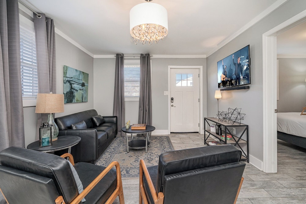 Urban Pearl-2 Bedroom & Private Patio-in Midtown
