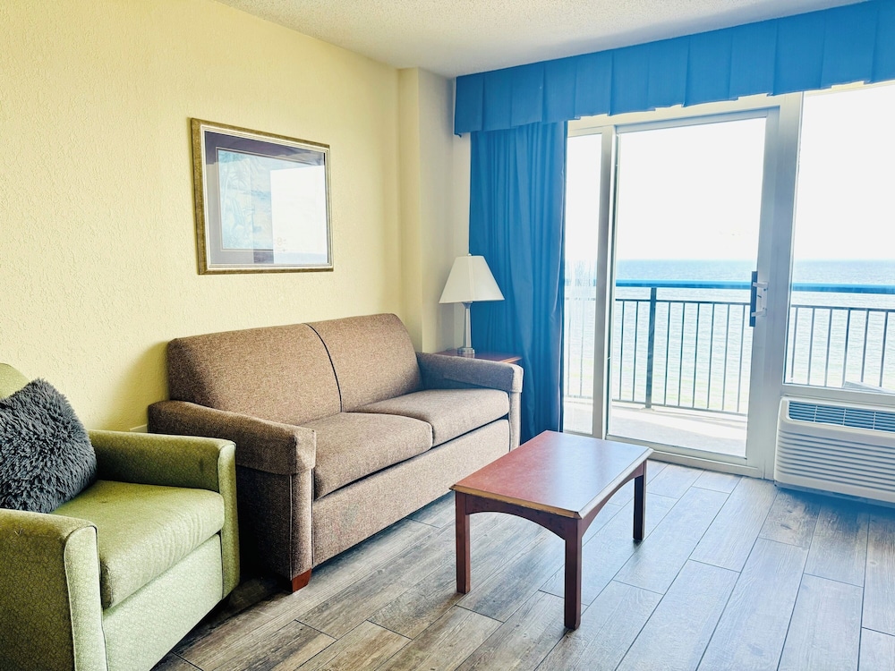 Boardwalk Resort by Hosteeva