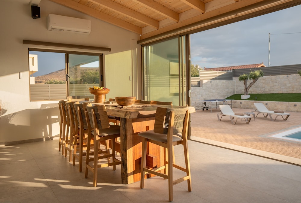 Avelia Luxury Villa With Private Pool