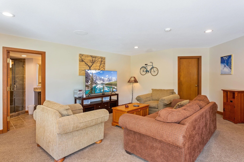 Pinnacle at Deer Valley Resort - Four Bedroom Condo with Hot Tub #1470 4 Condo