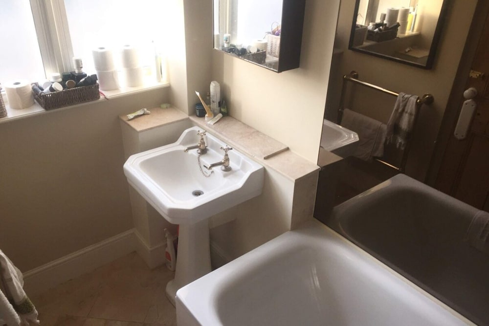 Lovely 2 Bedroom on the Corner of Portobello Road