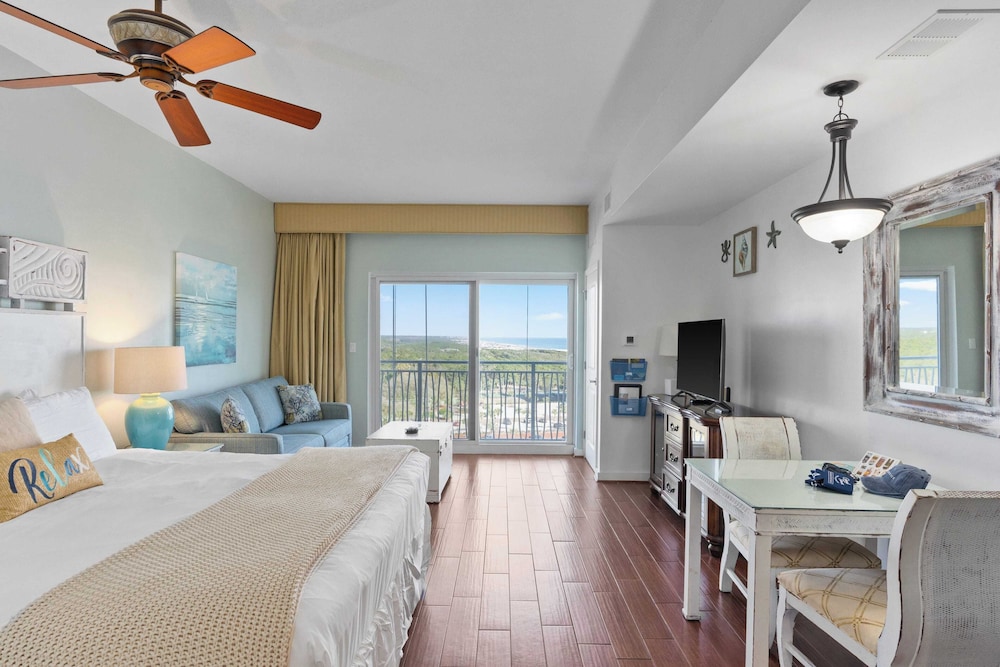 Miramar Beach Studio w/ Pool, Tennis & Walk to Beach Luau Eastern Sky