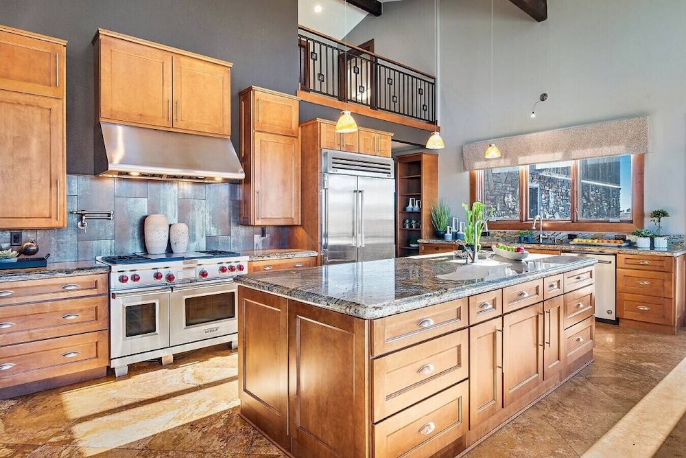 Raz Hideaway 7BR Ranch With Panoramic Mountain Views -sleeps 24 view 5