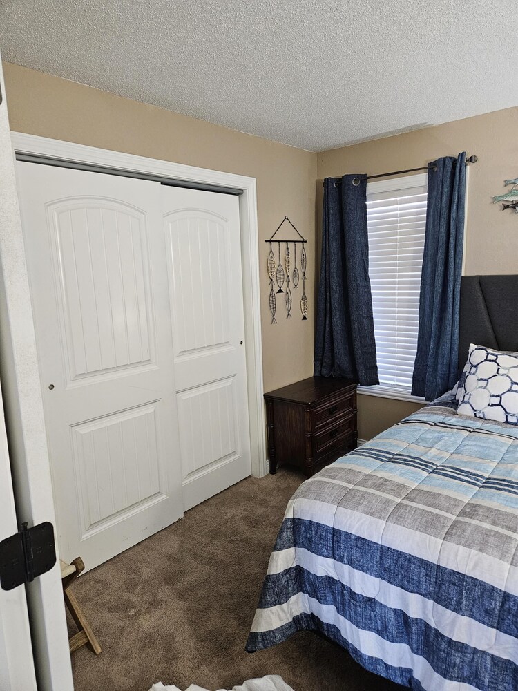 Spacious Family Friendly 3 Bed/3 Bath w/ Amazing Views, Lakeside Pool, & Boat Slip