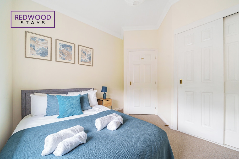 Elvetham Rise Apartment By REDWOOD STAYS view 3