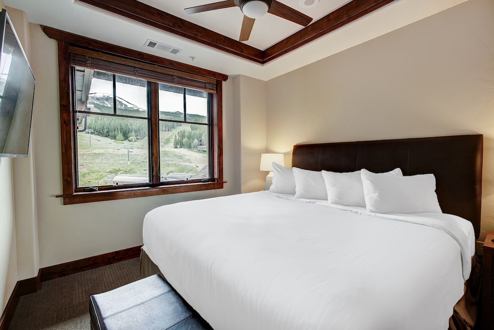 Luxury 4 Bedroom Condo on Peak 8 4 Condo view 4