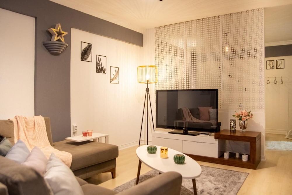 Flat Near Coast With Shared Terrace in Karsiyaka view 4