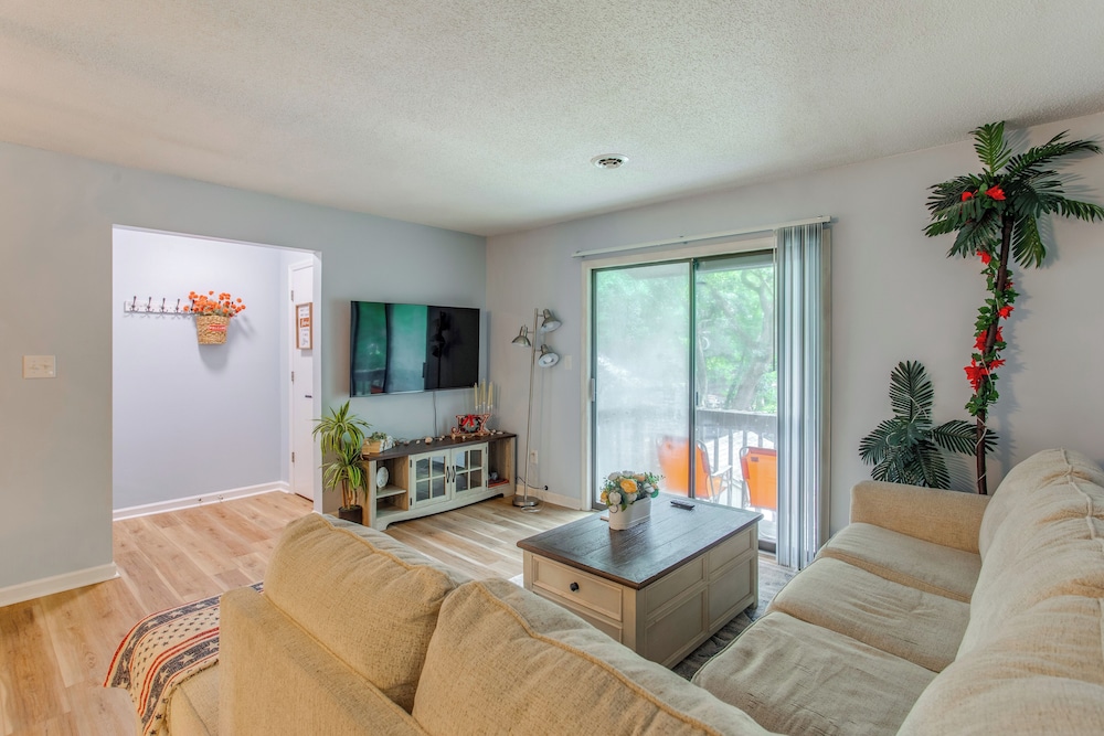 1/2 Mi to Shore: Condo w/ Balcony in Myrtle Beach!