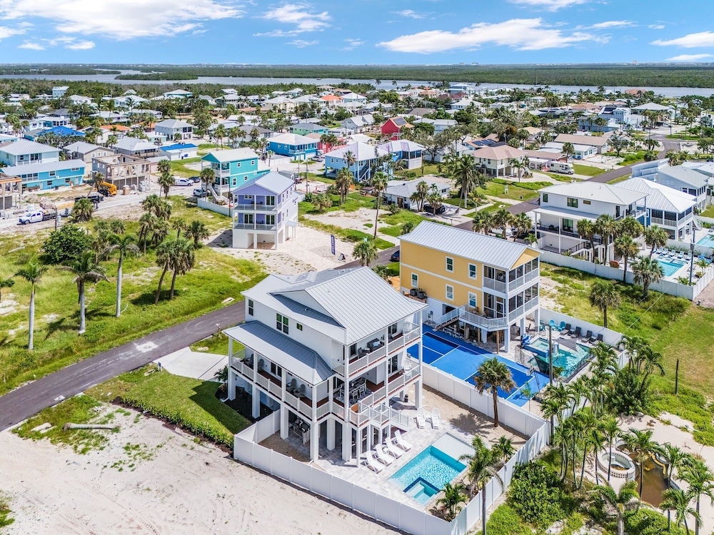 110 Sea Le Vie: 5br/4.5ba Brand New Build W/ Pool! 5 Bedroom Home