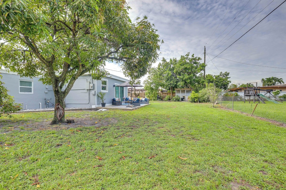 2 Mi to Hard Rock Stadium: Home w/ Spacious Yard