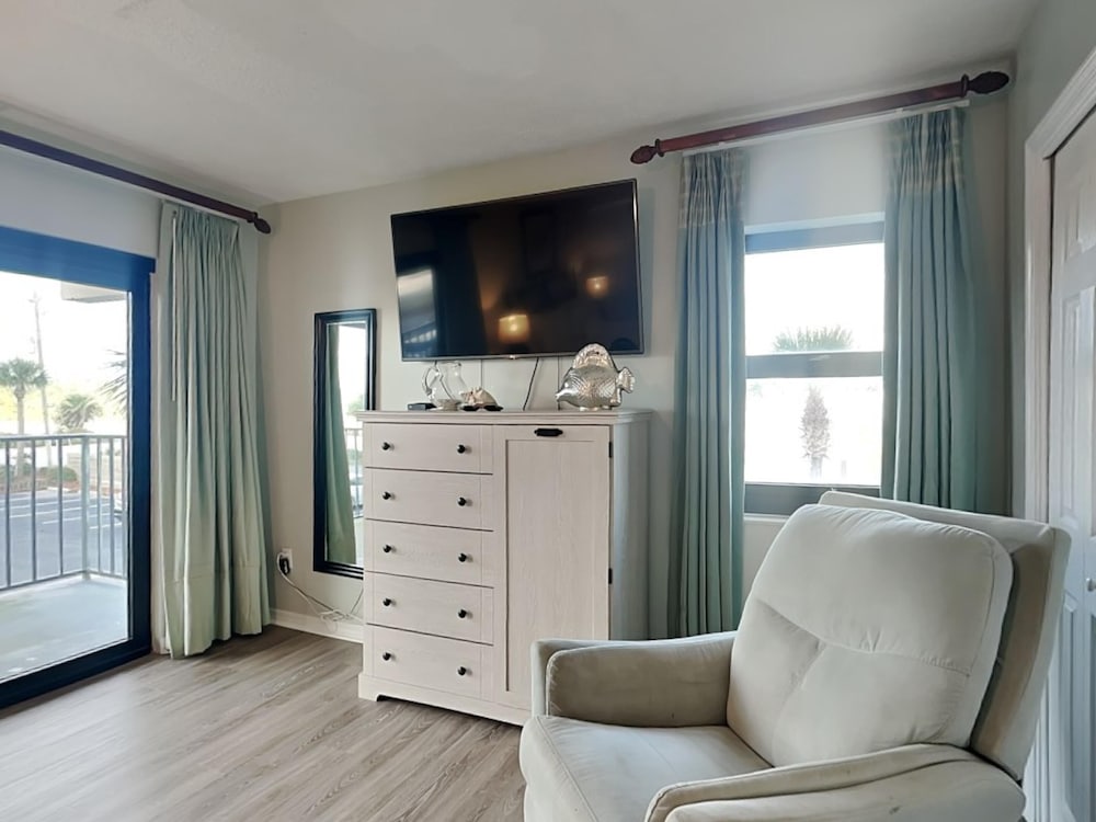 Ocean Breeze West by Southern Vacation Rentals