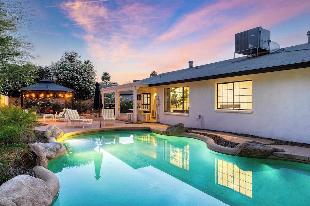 Sol Vista Private Oasis w/ Pool, Putting Green, and Prime Location