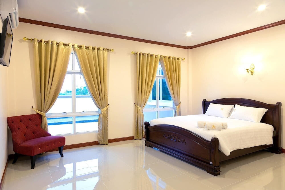 Royal Graces Luxury view 5