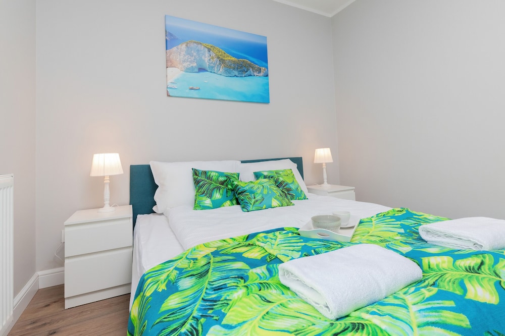 Coast Apartment With Terrace by Renters