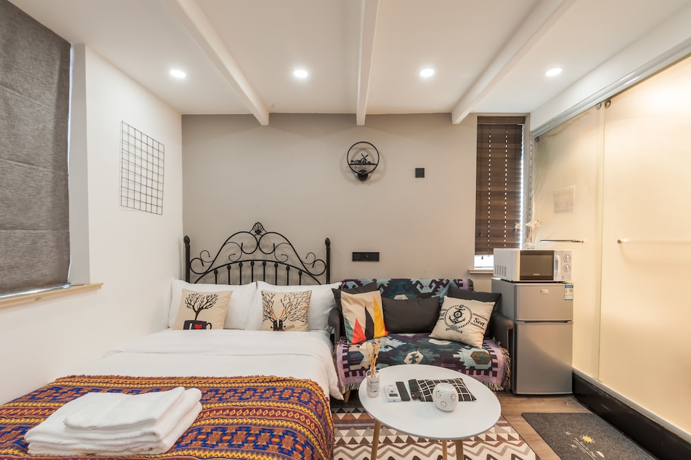 Qiyu Homestay - West Nanjing Road Branch