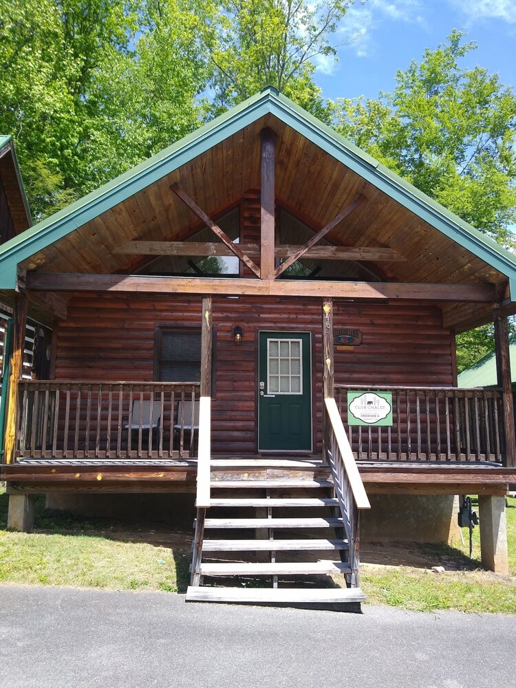 Urban Escape - 1BR King Cabin
