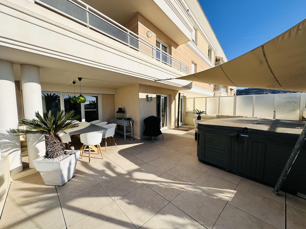 Superb Penthouse in Centre of Cannes Stunning Views Air-conditioning Internet Near the Palais - 532