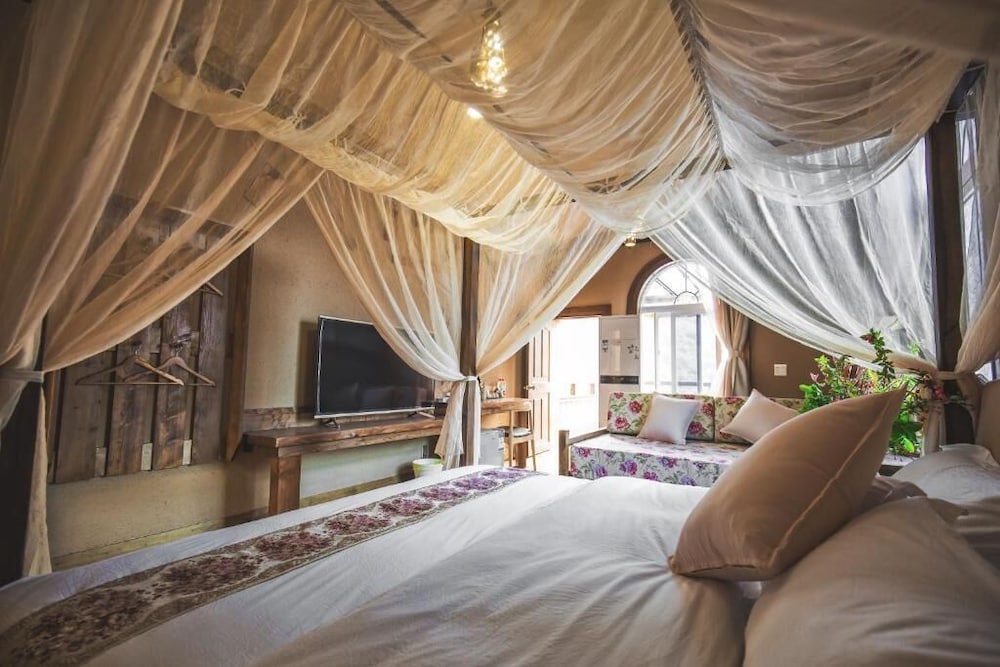 Guyue Caotang Inn view 5