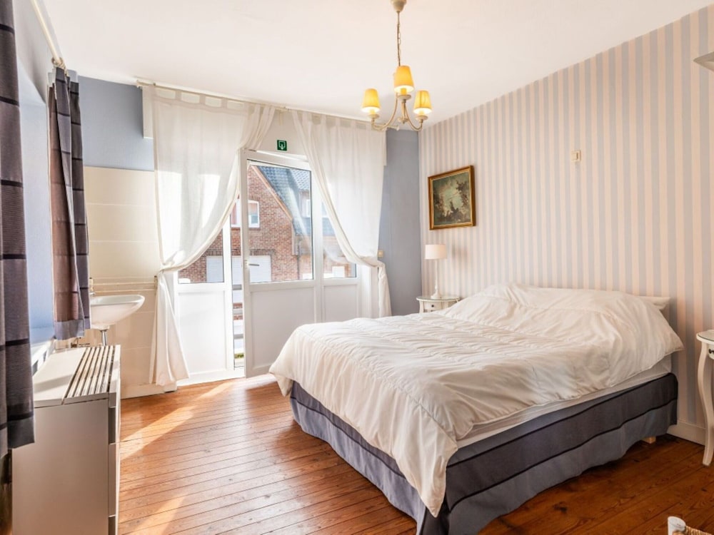 Villa Near De Panne Beach With Sea Views