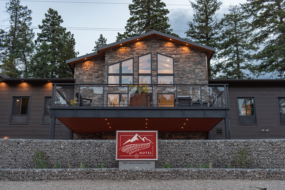 Alamogordo Vacations - Grand Cloudcroft Hotel - Property Image 1