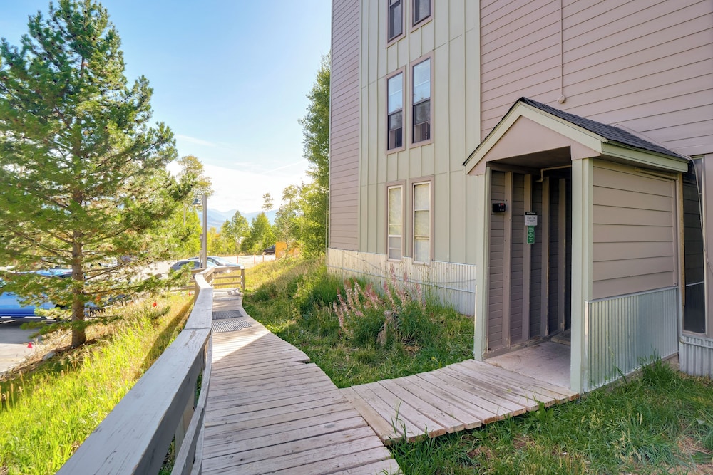 Close to Rocky Mtn Slopes! Cozy Silverthorne Condo