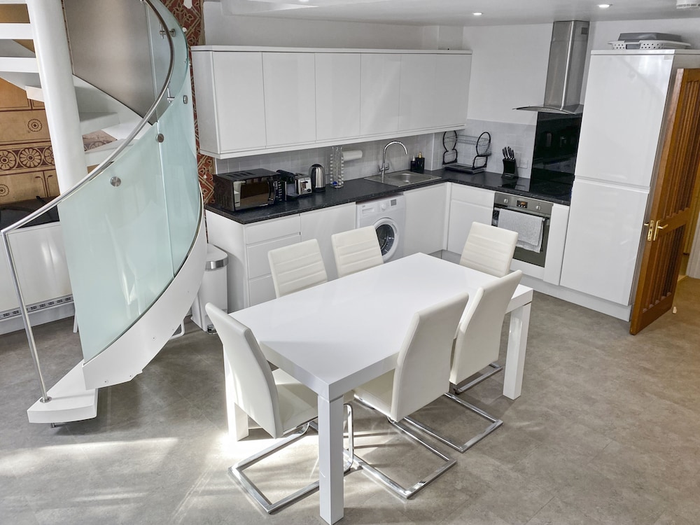 Rare 1-bed Church Converted Apartment in London