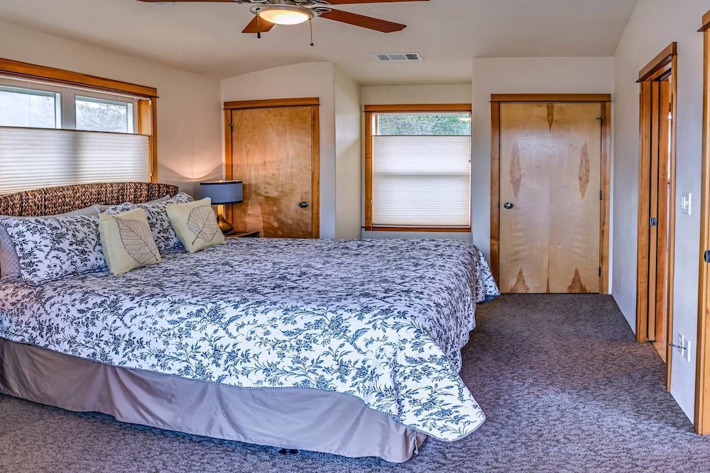 Ashland Vacations - The Pioneer Craftsman House - Closest to Osf - Property Image 20